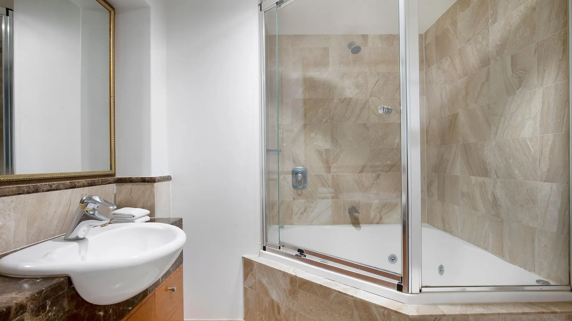 Mantra Zanzibar Aparthotel Mooloolaba
